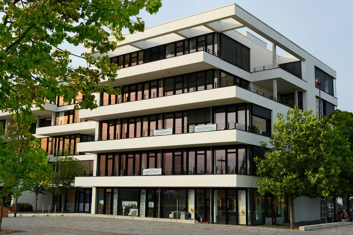 Aufnahme eines Bürogebäudes in der Bremer Überseestadt